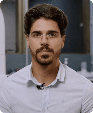 Dr. Mayk Macauli trabalhando com o sistema Simples Dental