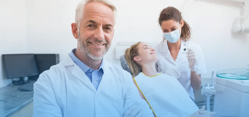 Aposentadoria para dentistas: por que começar a usar um software odontológico agora?